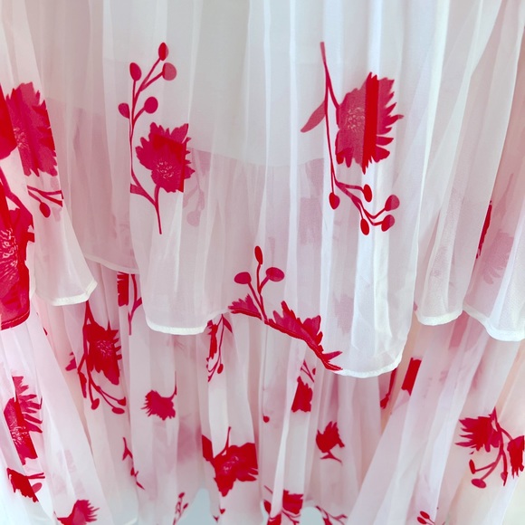 MAKE AN OFFER 🚨
Self Portrait tiered ruffle dress size 6 - Picture 7 of 8